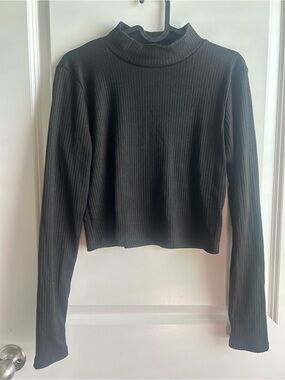 Women's Black Ribbed Mock Neck Cropped Long Sleeve Top